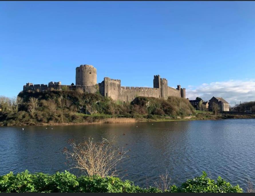 Historic Picturesque Apartment Pembroke