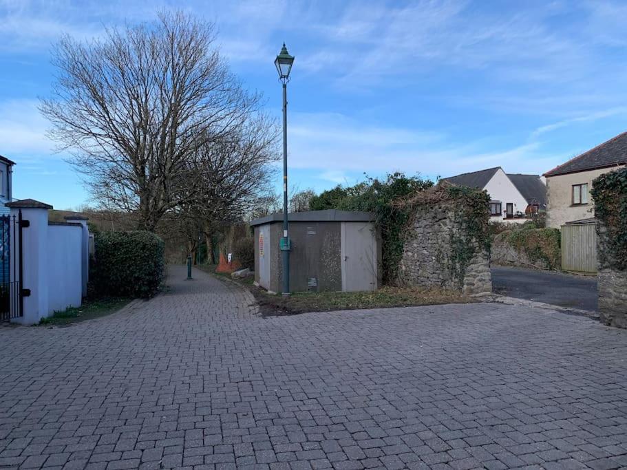 Historic Picturesque Apartment Pembroke