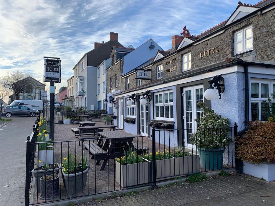 Historic Picturesque Apartment Pembroke