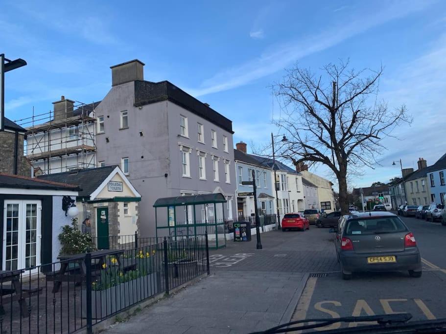 Historic Picturesque Apartment Pembroke