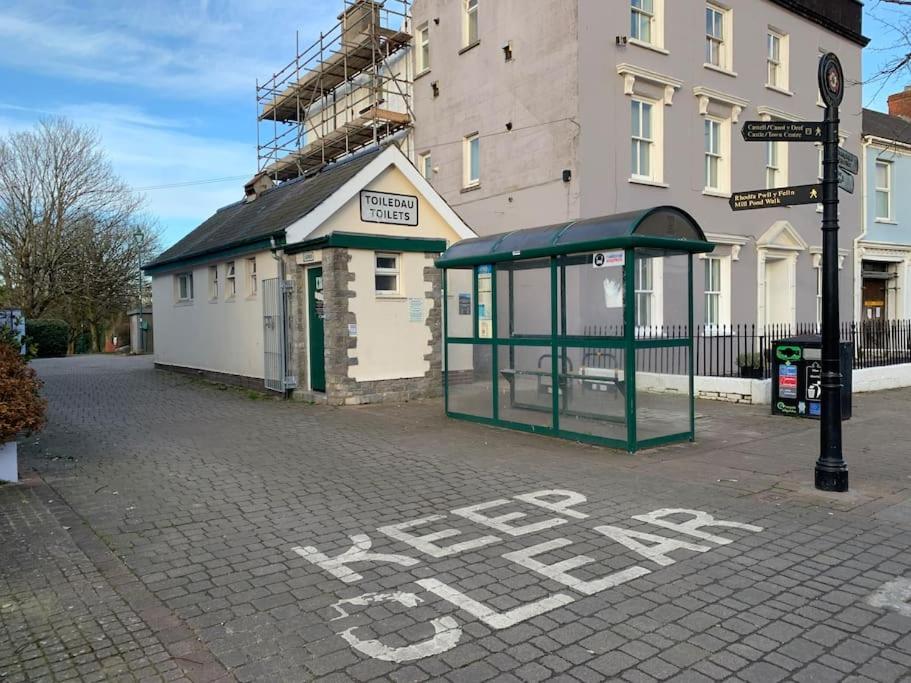 Historic Picturesque Apartment Pembroke