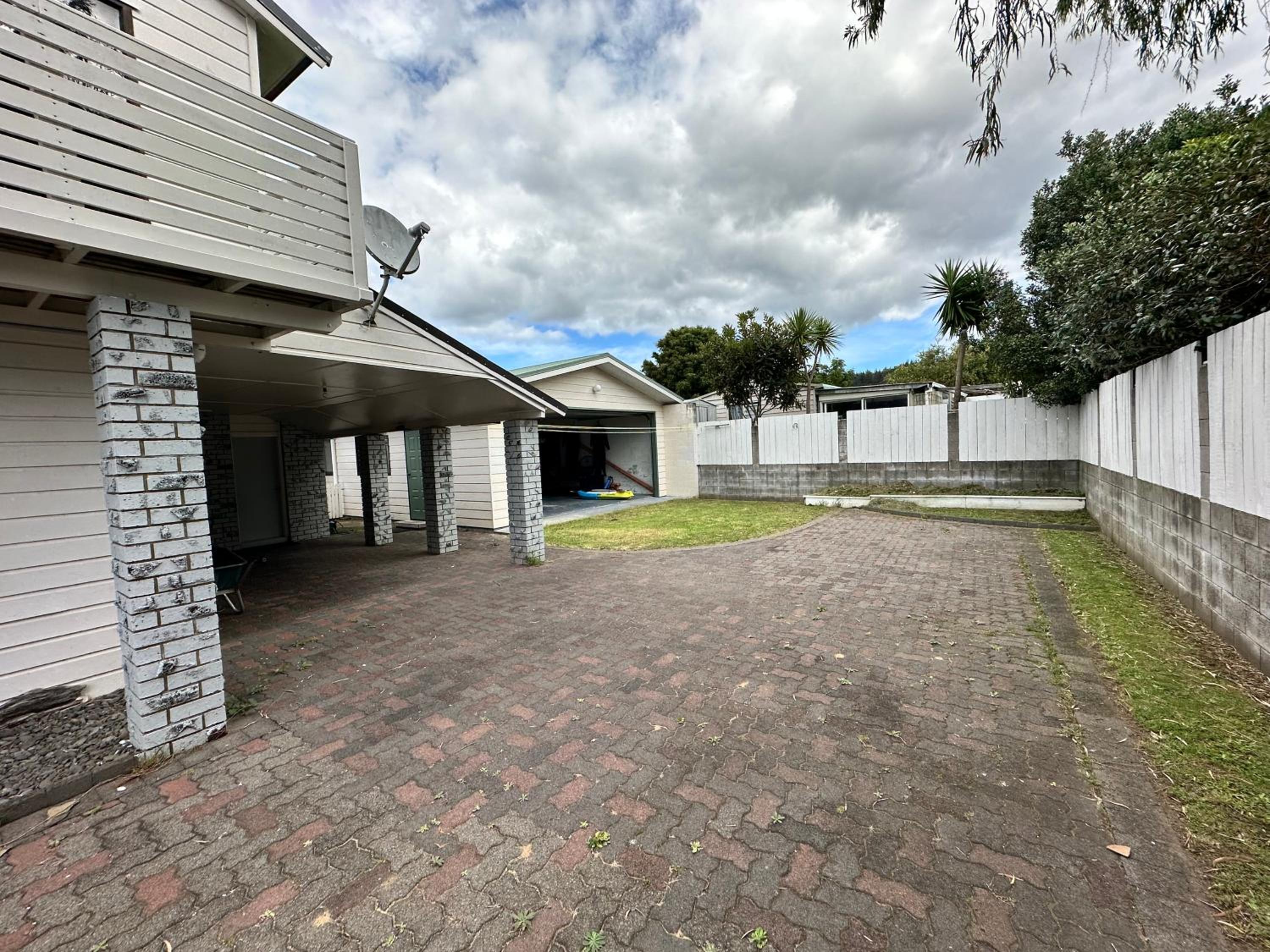 Hosts on the Coast - Lokey Lane view 5