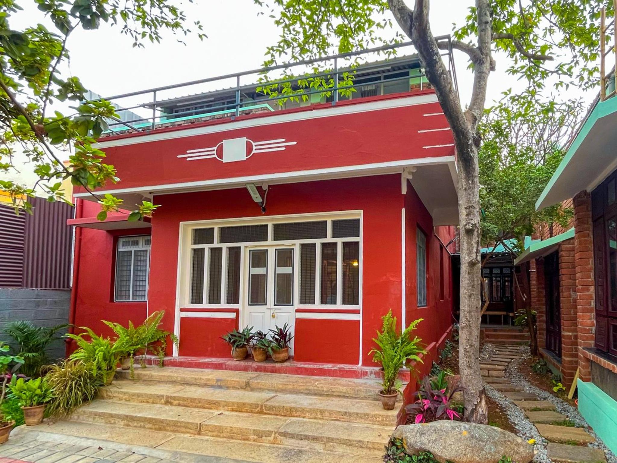 Rahees Bi Roambay - Backpacker Hostel view 3