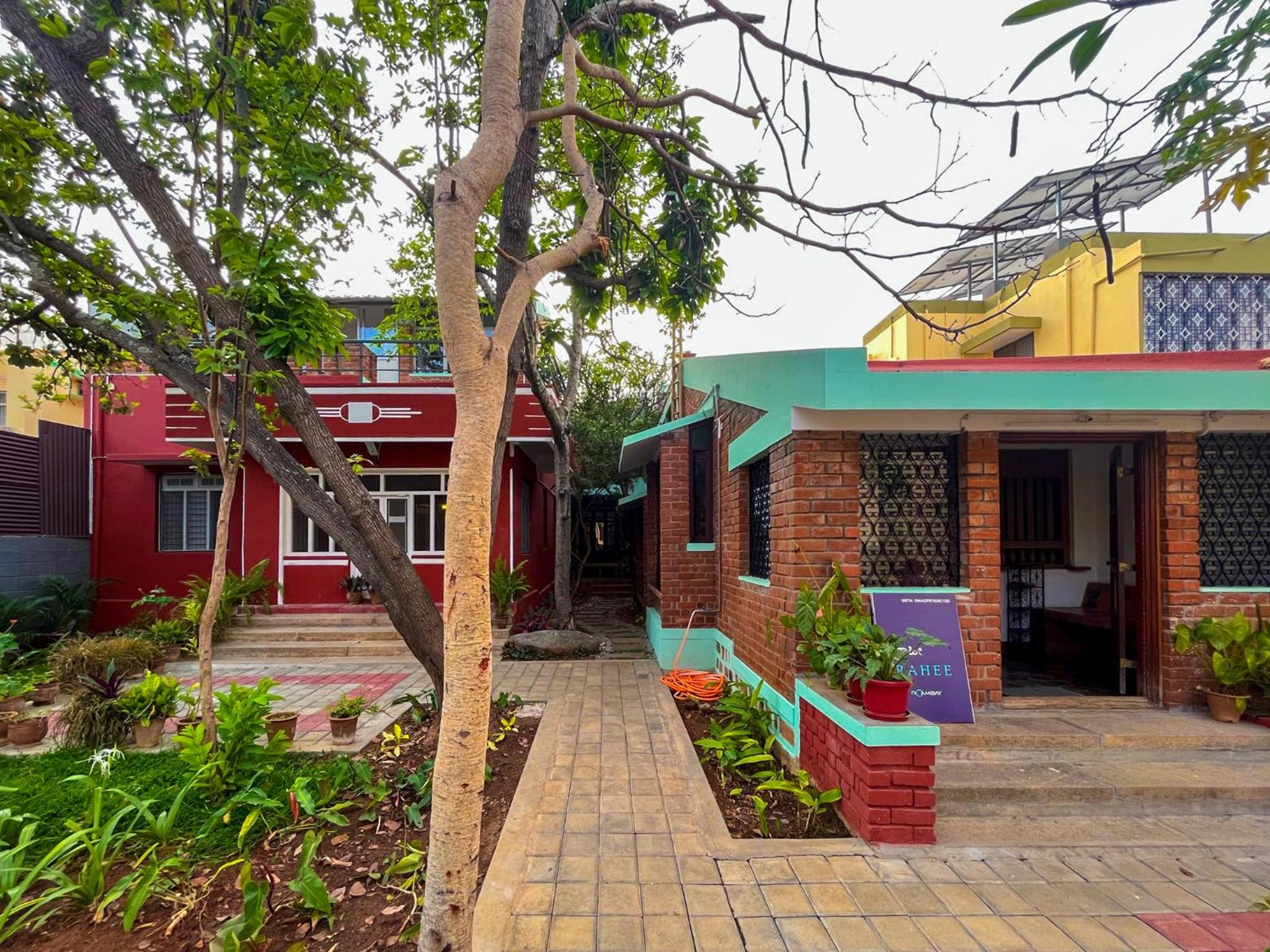 Rahees Bi Roambay - Backpacker Hostel view 5