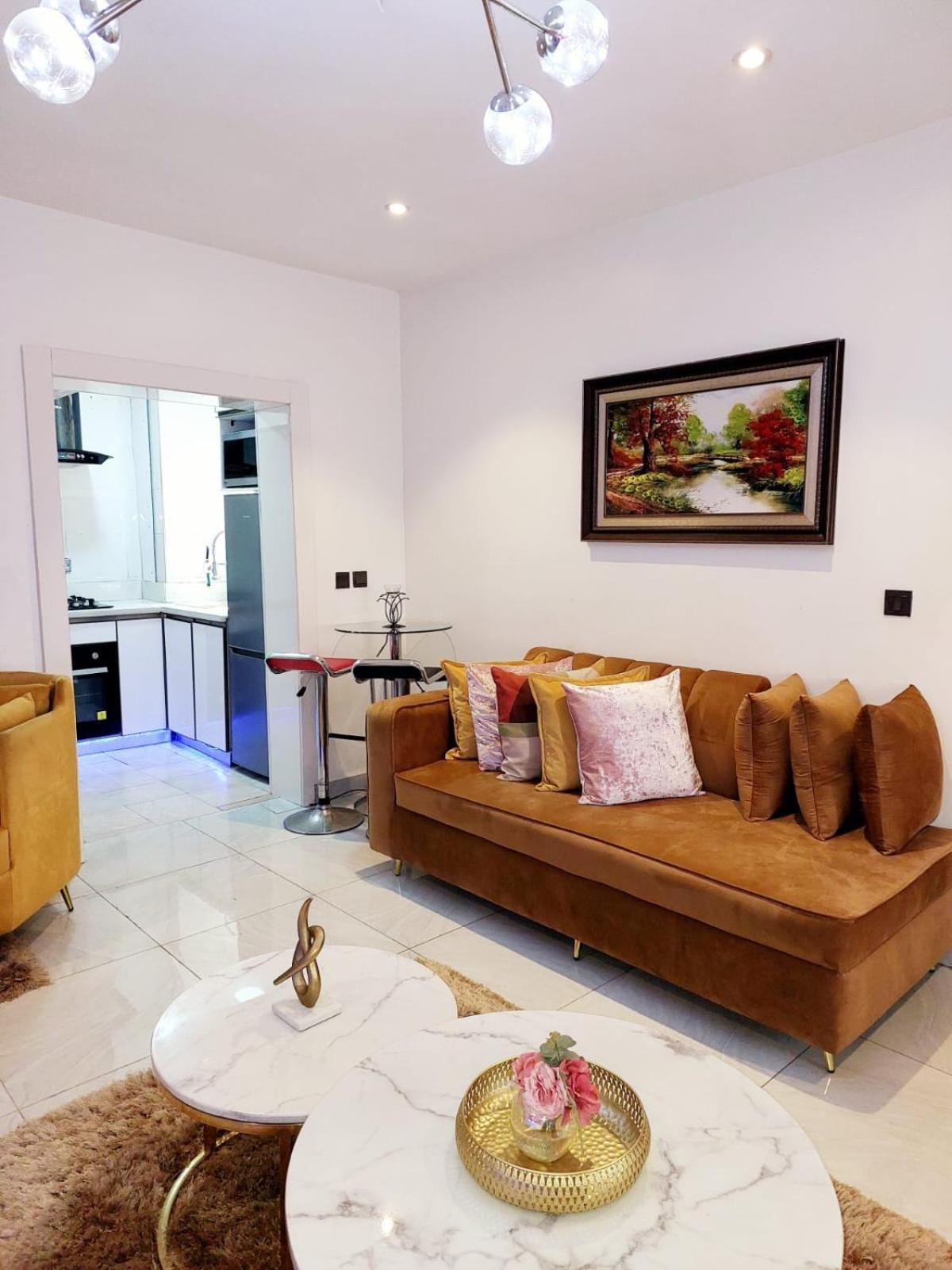 Professionals Friendly with Work Station PS5 & near Beaches view 3