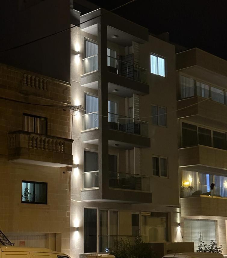 Skylark 2 Apartment with Terrace