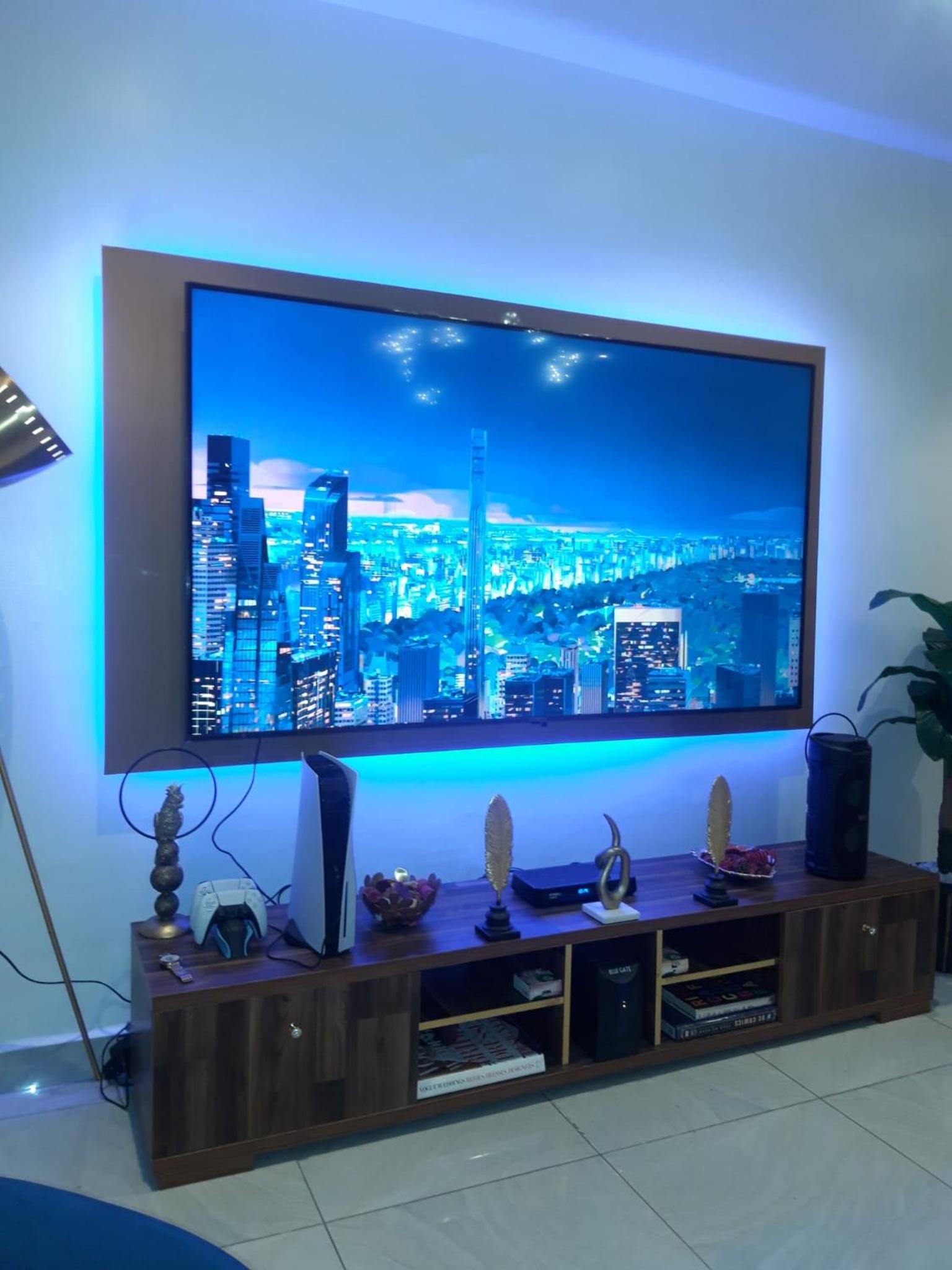 Professionals Friendly with Work Station PS5 & near Beaches view 5