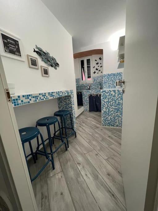 I SASSI BLU en Riomaggiore — kitchen