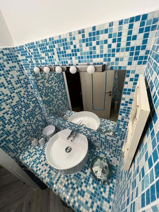 I SASSI BLU en Riomaggiore — bathroom