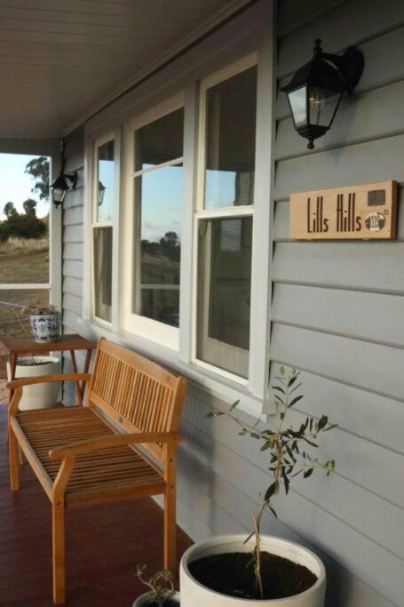 Hillview Country Escape - Magic Views near Historic Maldon