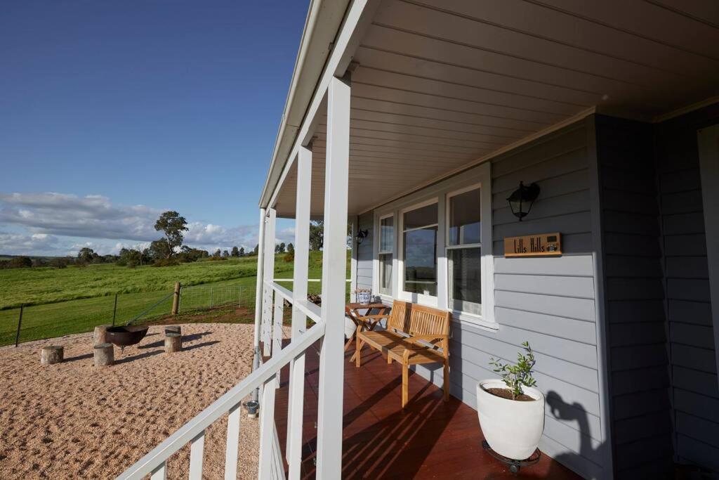 Hillview Country Escape - Magic Views near Historic Maldon