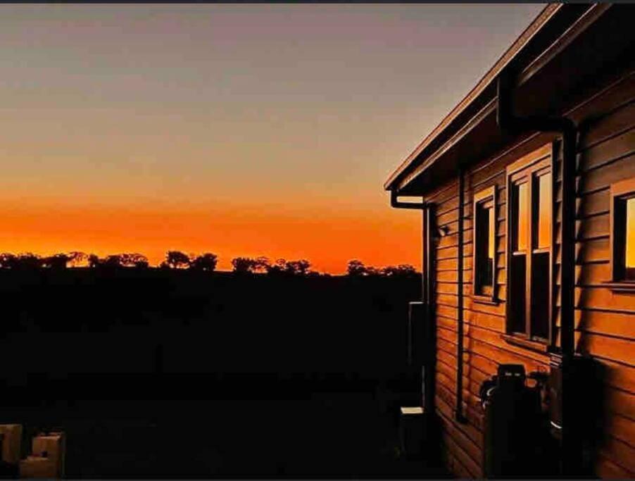 Hillview Country Escape - Magic Views near Historic Maldon