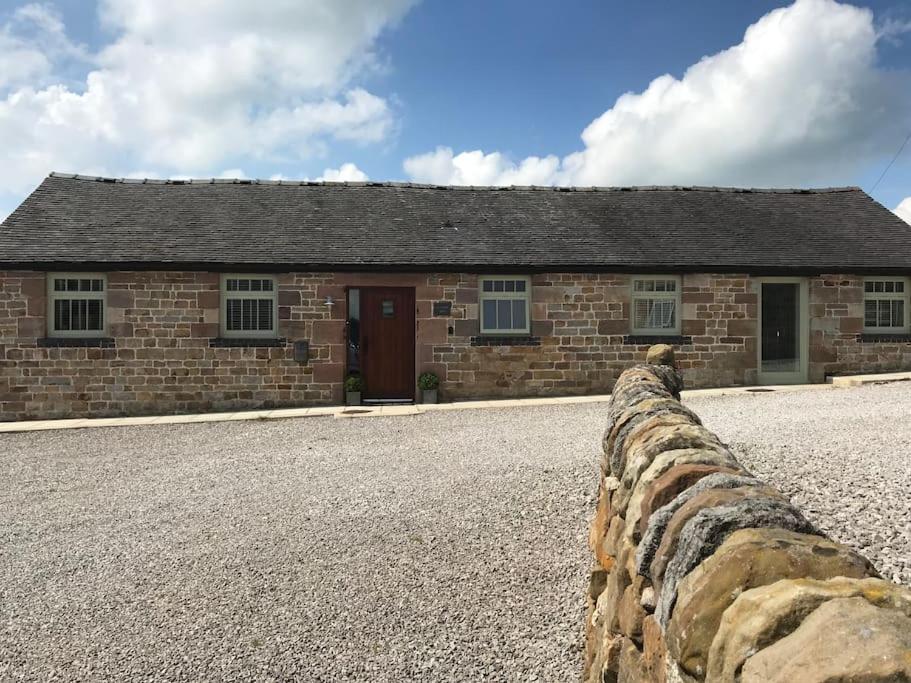 Stylish 2 Bed Near Alton Towers, Polar Bears, Peak District view 2