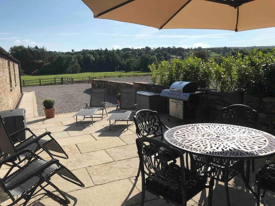 Stylish 2 Bed Near Alton Towers, Polar Bears, Peak District view 4