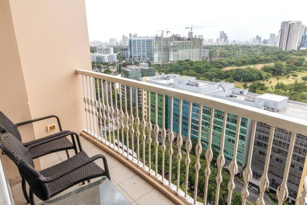 Cozy 2-bedroom in The Venice Luxury Residences view 3
