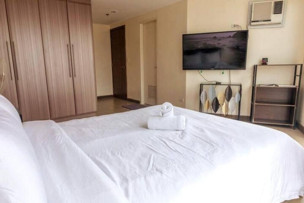 Cozy 2-bedroom in The Venice Luxury Residences view 4