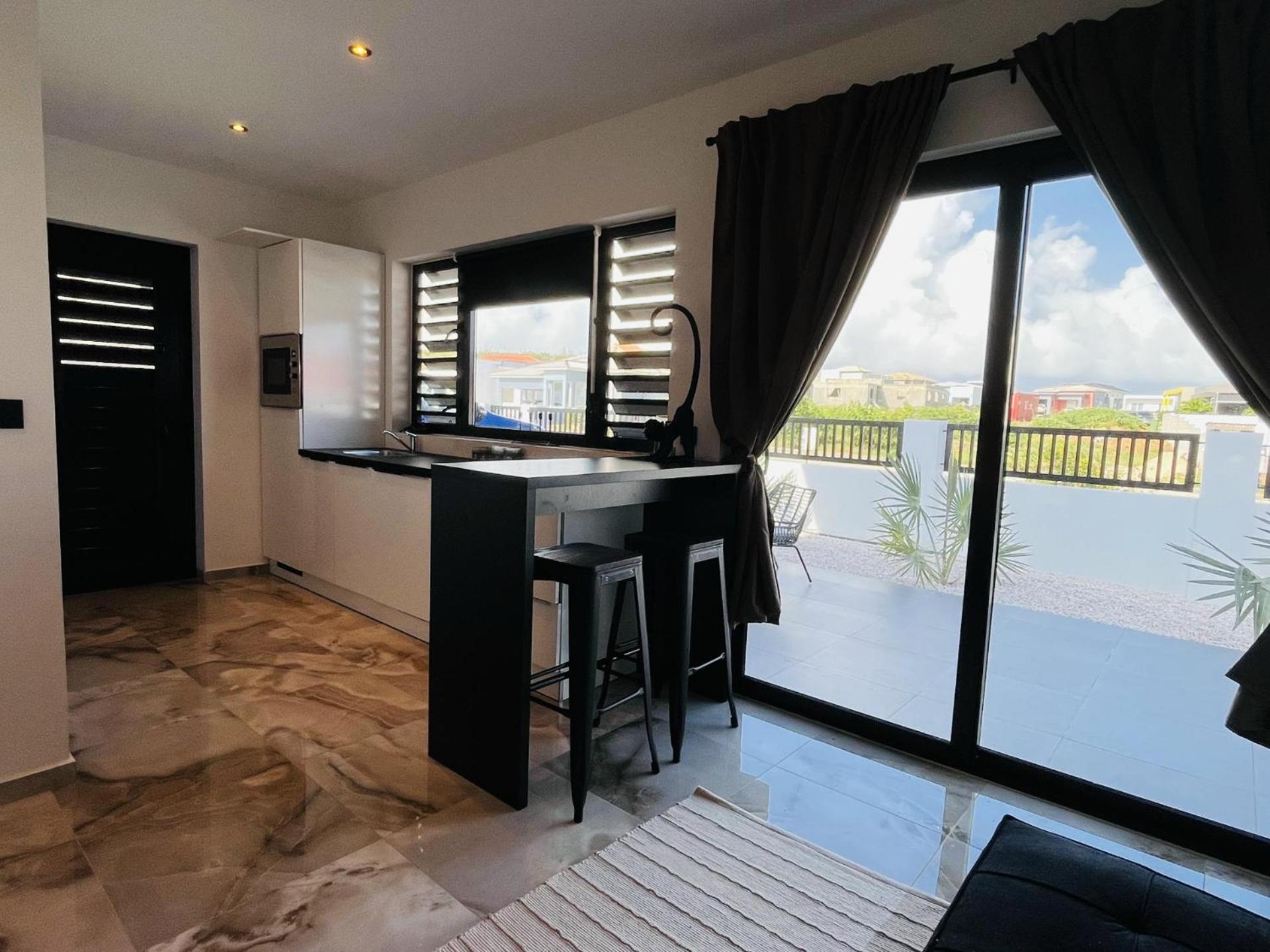 Bon Dia Studio seaview with Jacuzzi