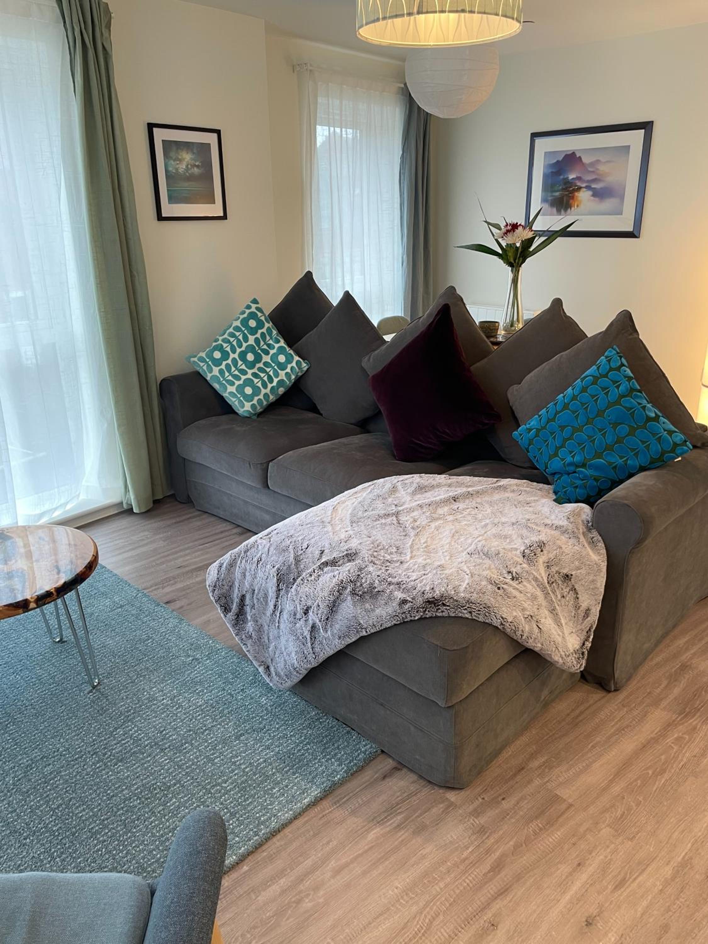 Number 10 Stunning Apartment, Fantastic Location! view 2