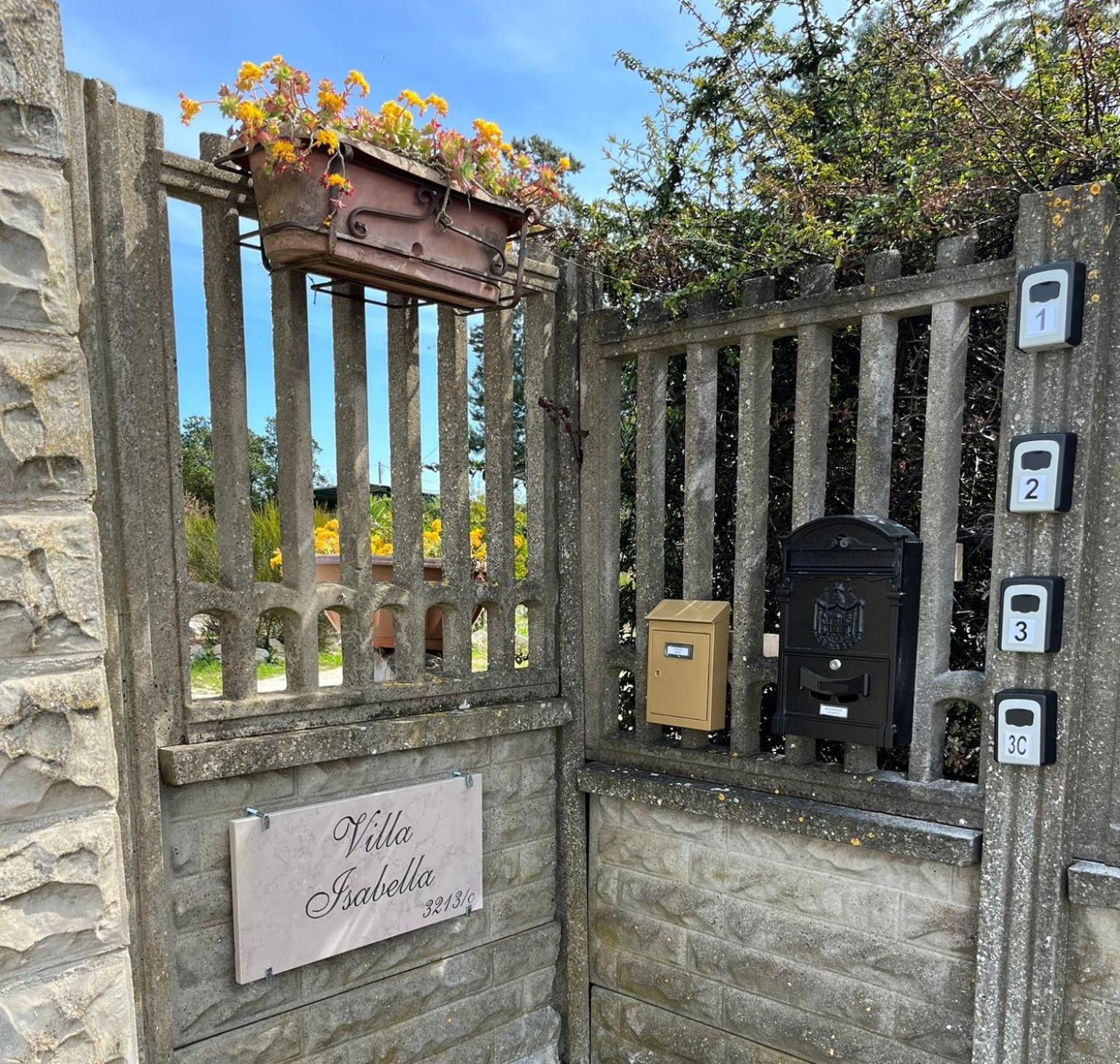 Villa Isabella alloggi e camere con parcheggio interno custodito