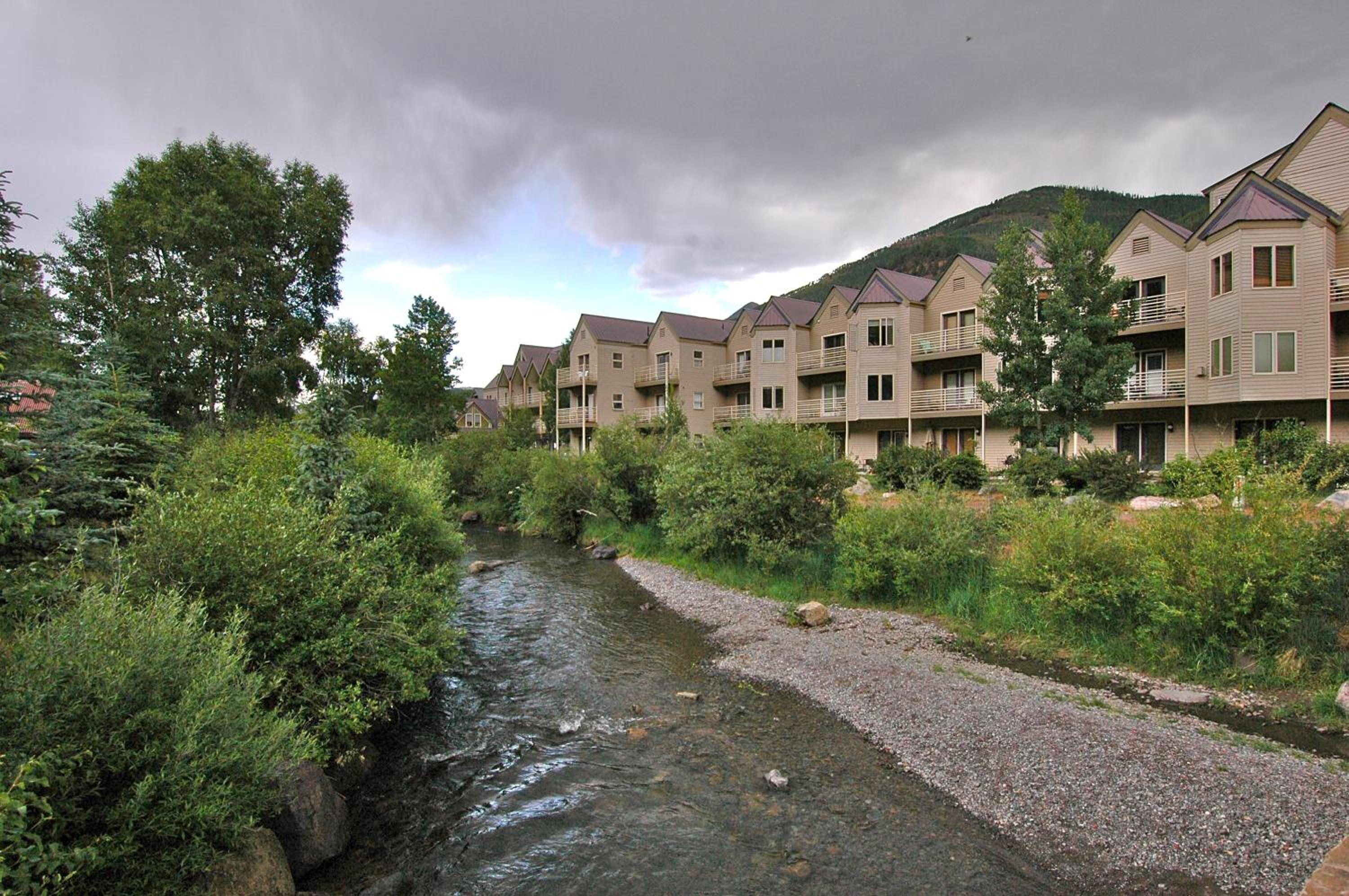 Riverside Condo, Walk Everywhere Viking Lodge 212 condo
