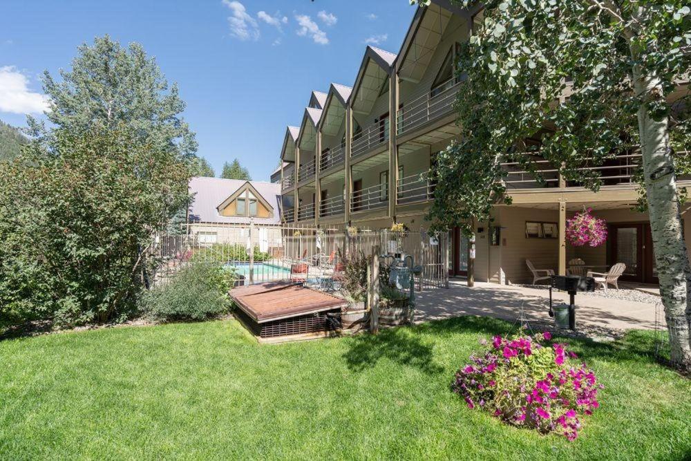 Riverside Condo, Walk Everywhere Viking Lodge 212 condo