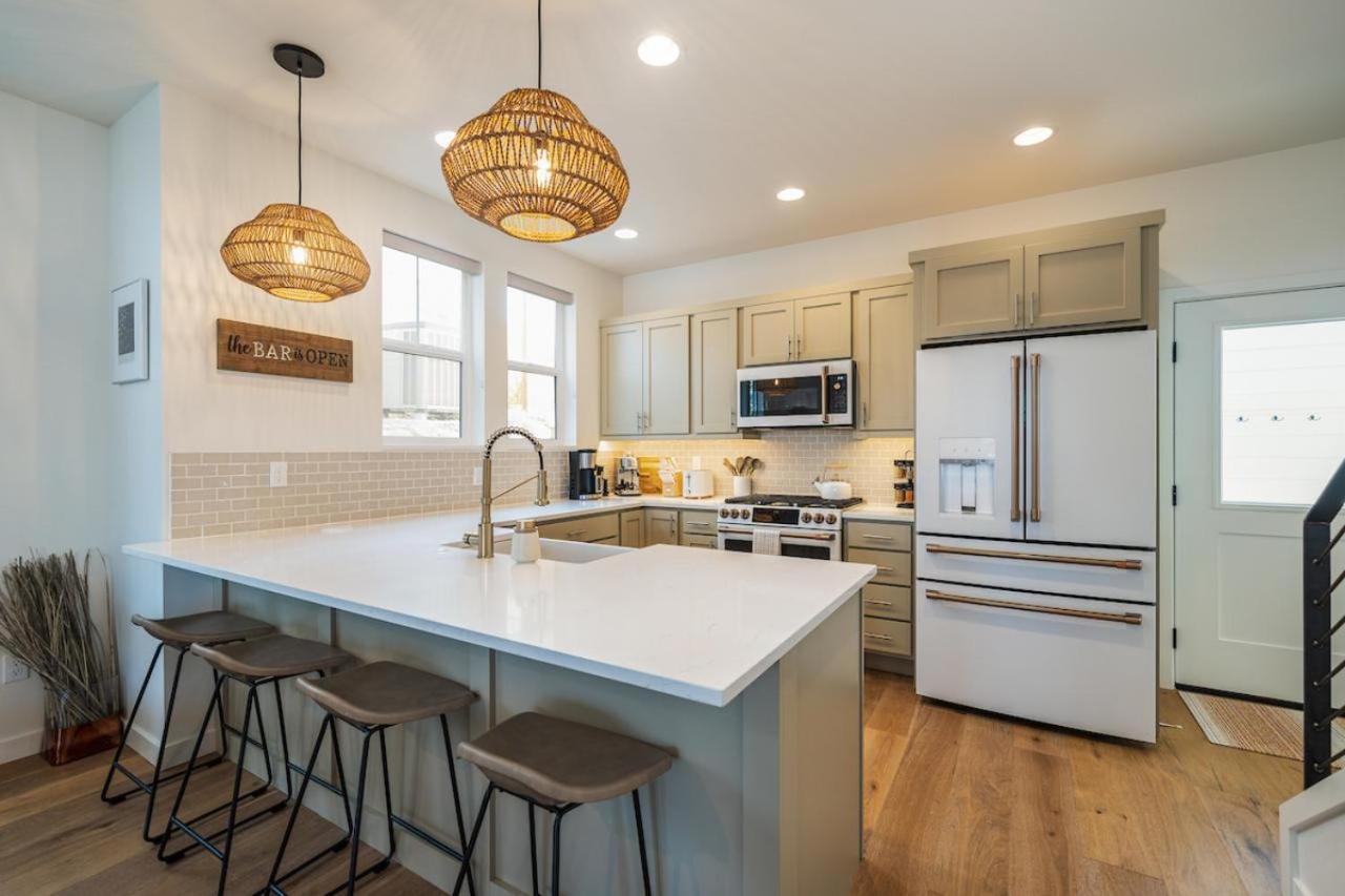 Dock Holiday with Carriage House #134