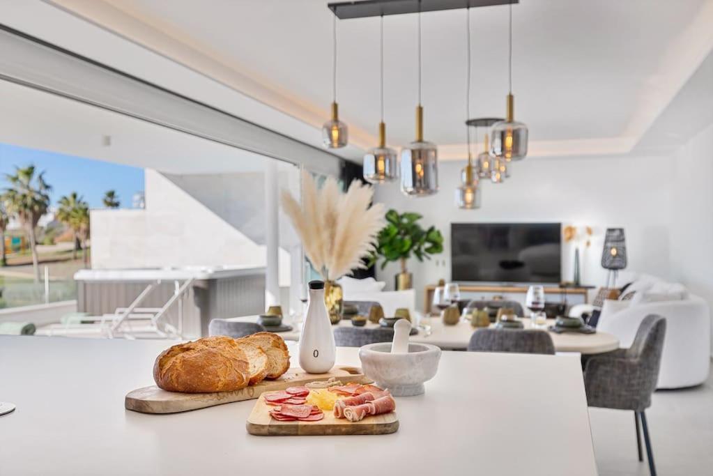 Stunning luxurious apartment. photo 3