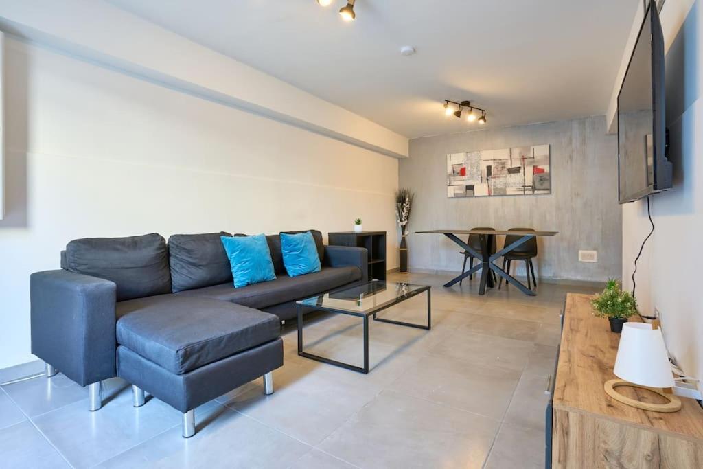 Urban front - Walking distance from paceville and st george bay beach photo 4