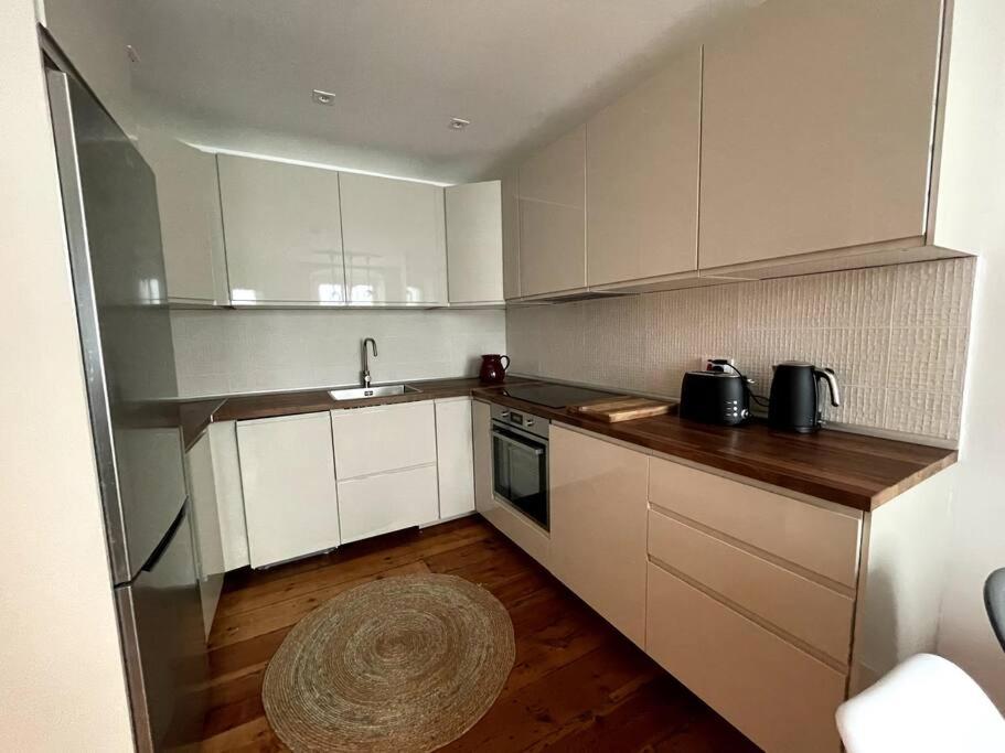 Stylish 2BR contemporary design perfect vacation view 4