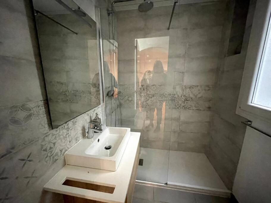Stylish 2BR contemporary design perfect vacation view 5