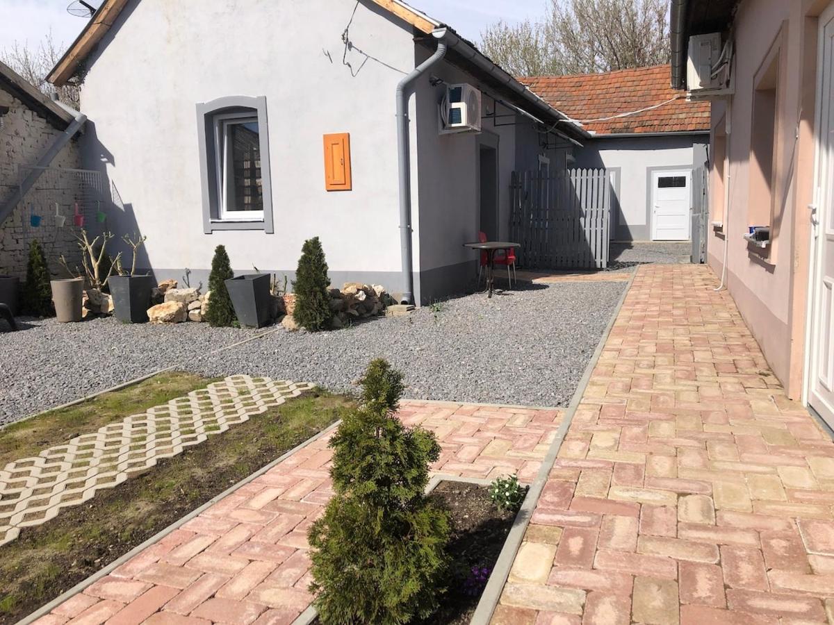 Három Tarka Macska Apartmanok