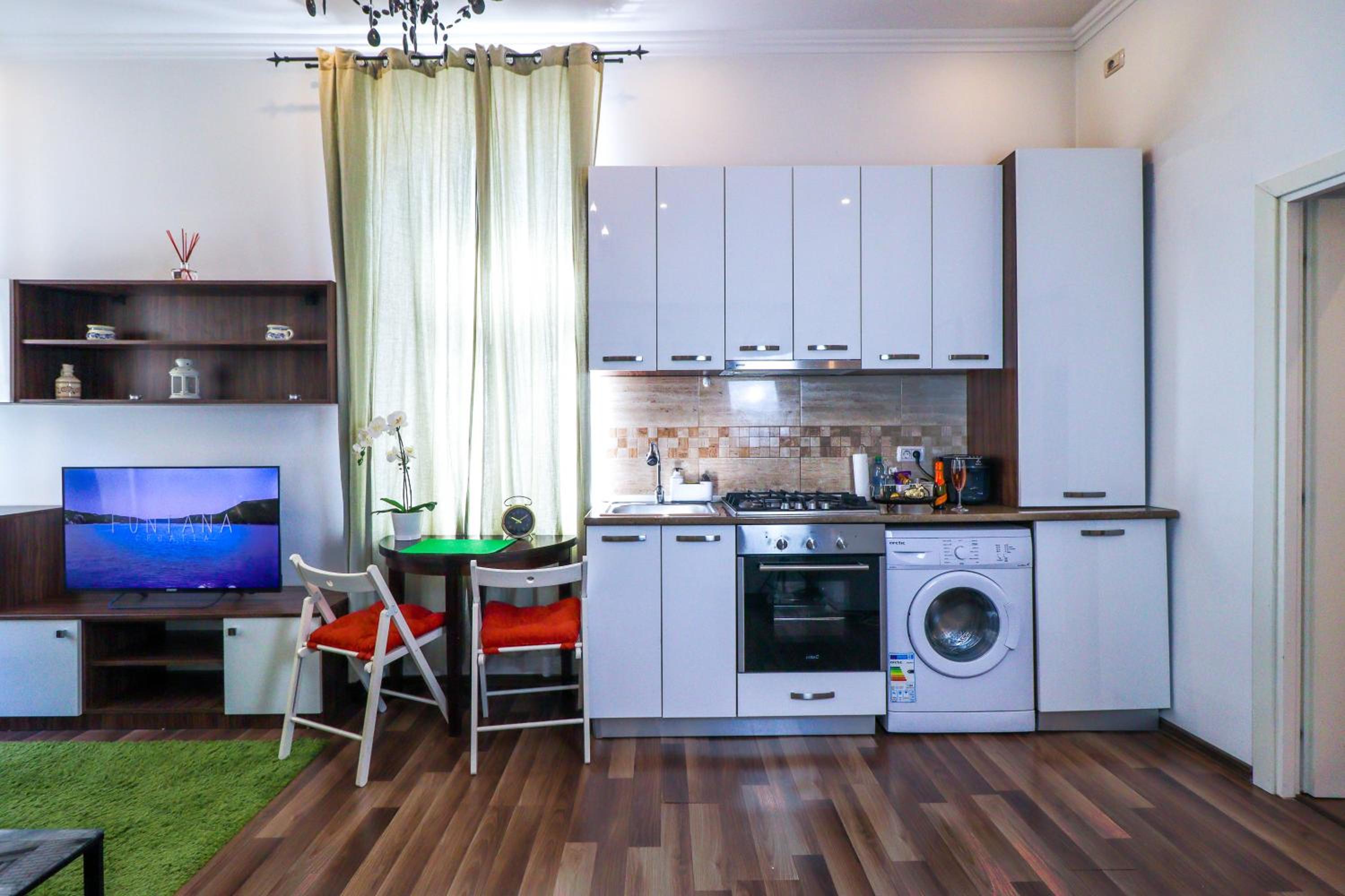 Downtown Central University Apartament - CAL1