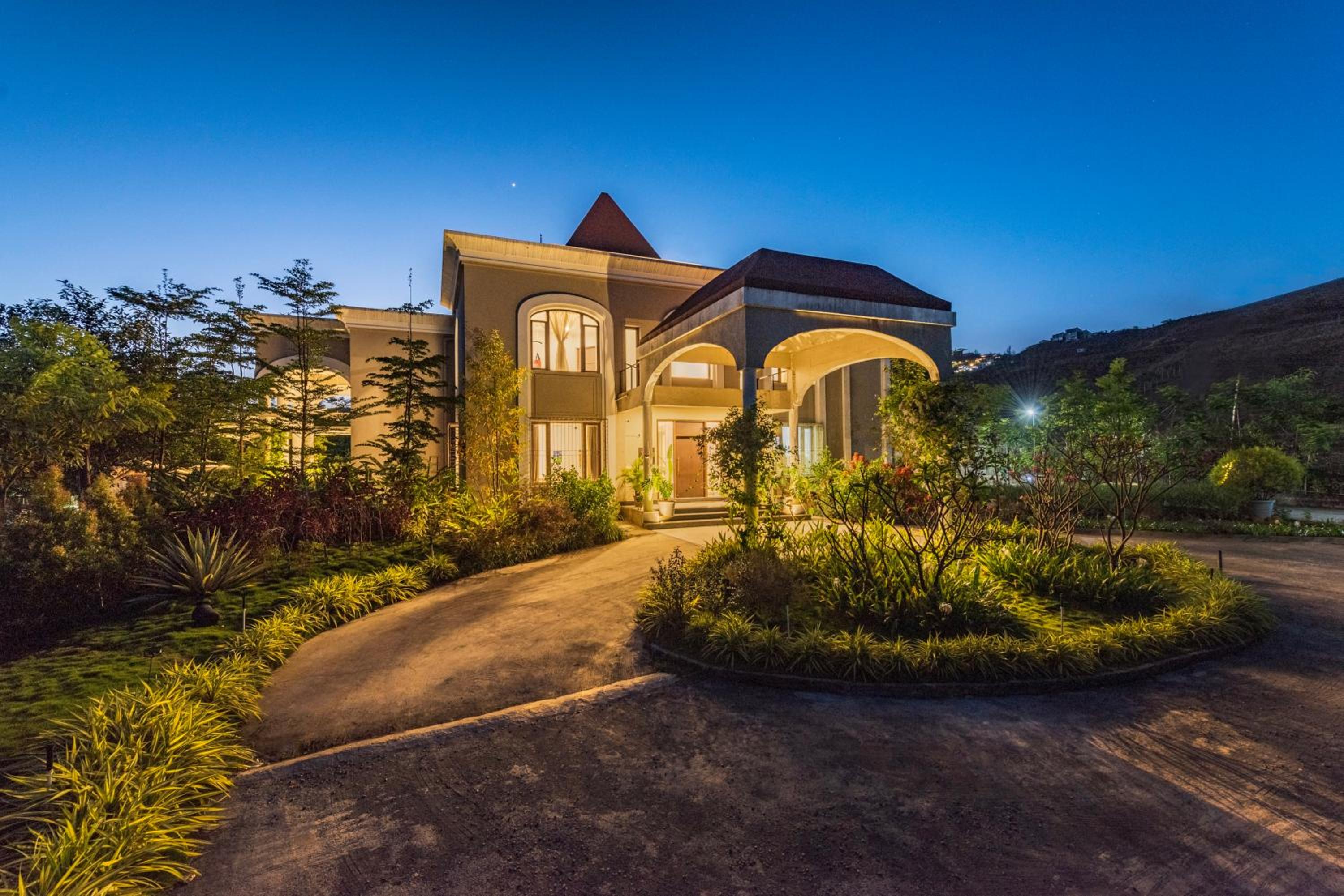 SaffronStays Zuma Villa - 7BR pet-friendly villa with heated pool, 6000 sqft lawn, play zone & cards room near Pawna Dam view 4