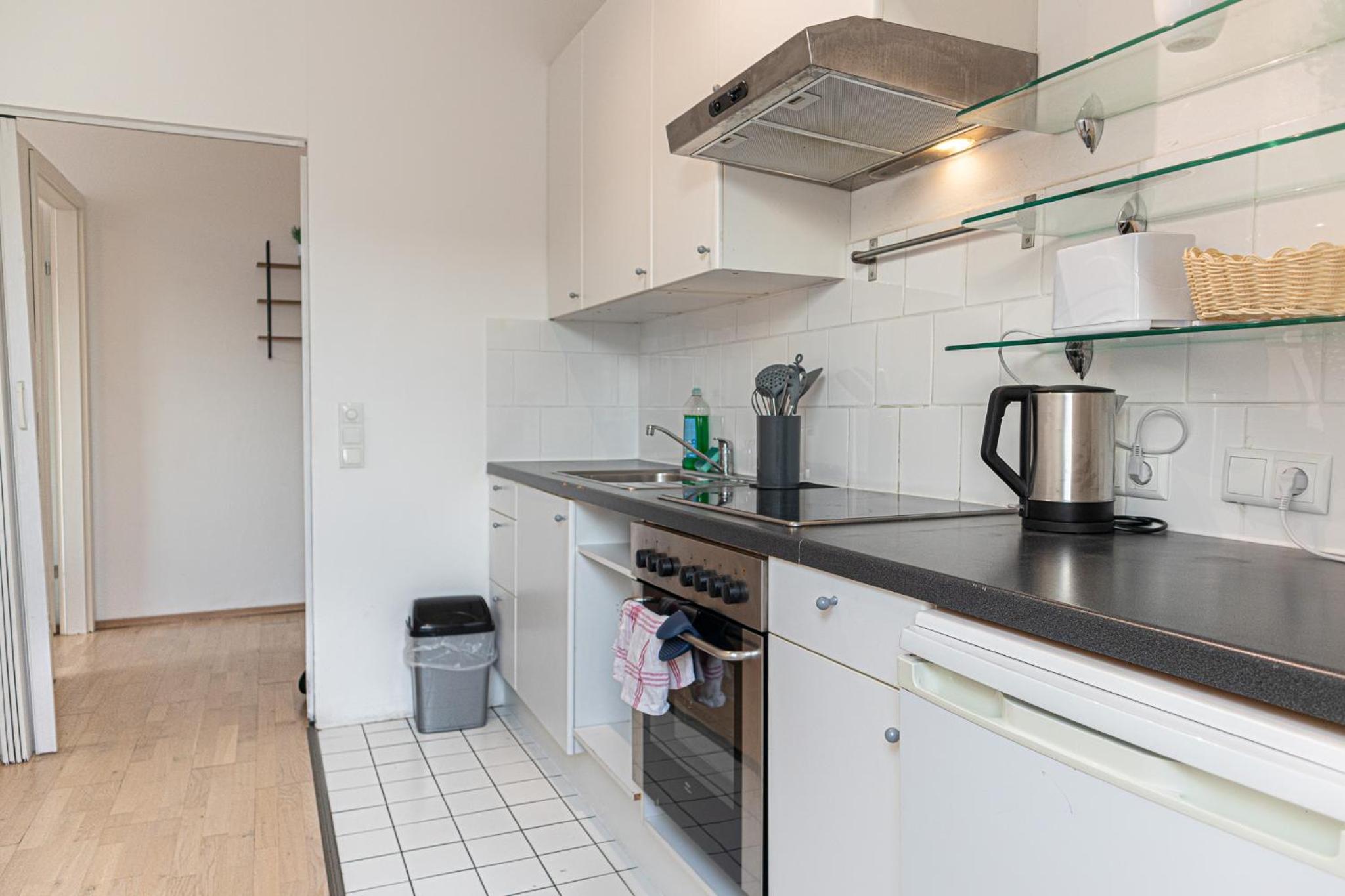 Modern 3-Bedroom Apartment with Balcony near Belvedere Palace
