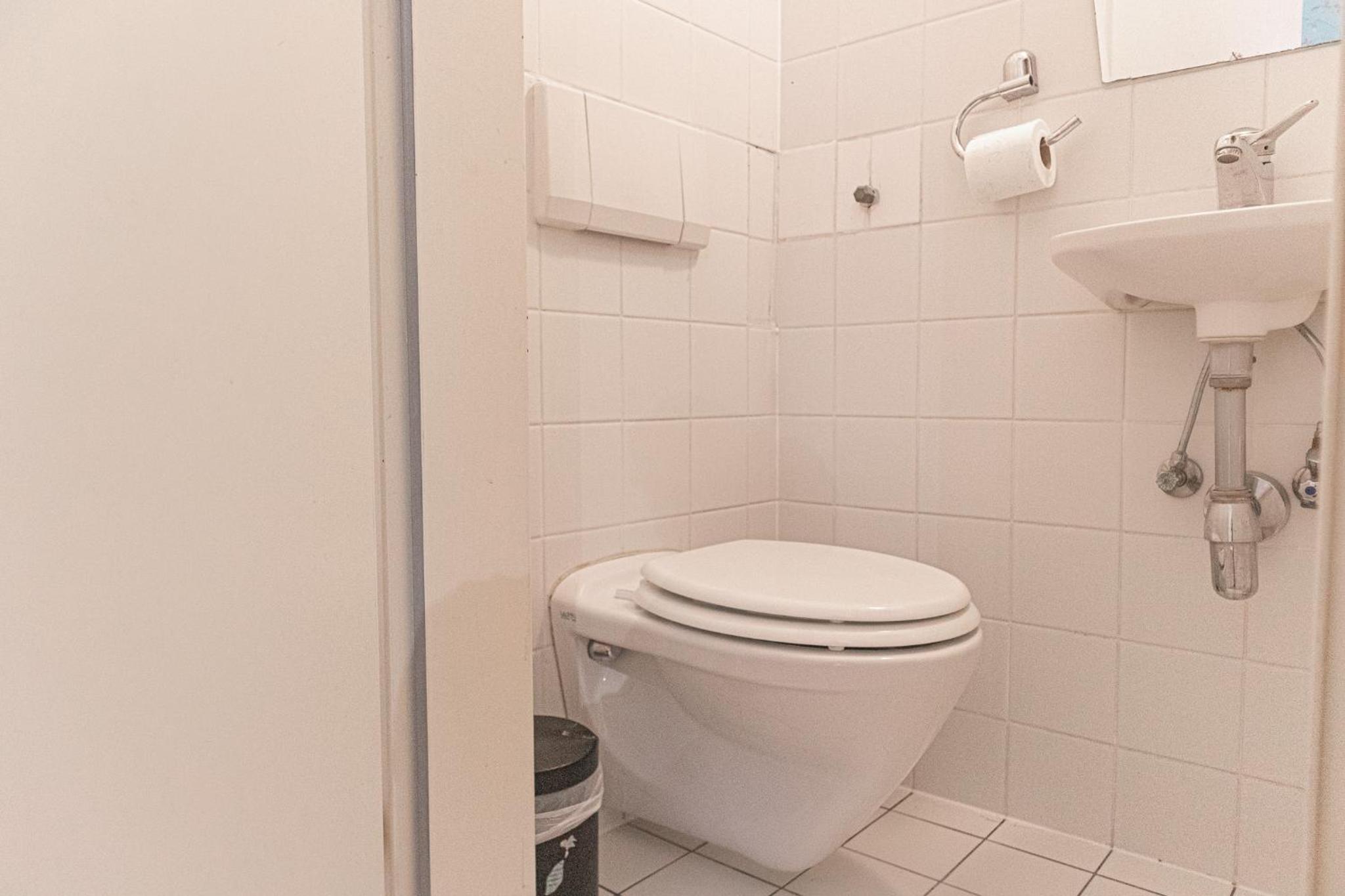 Modern 3-Bedroom Apartment with Balcony near Belvedere Palace
