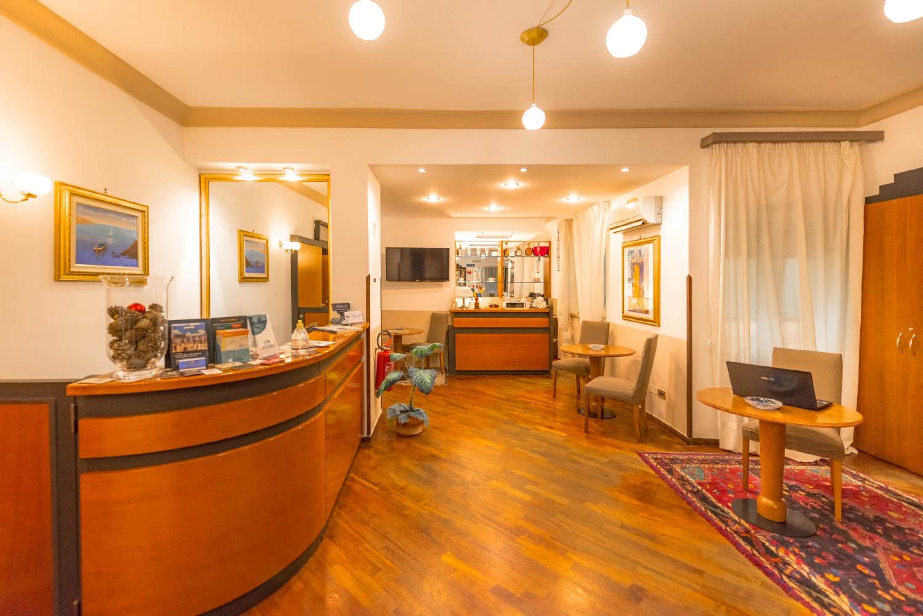 Hotel City Center - Image 1