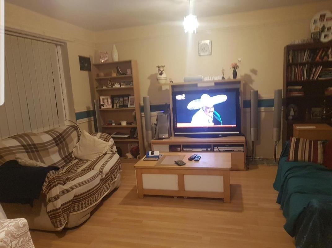 Double bedroom in Liverpool view 5