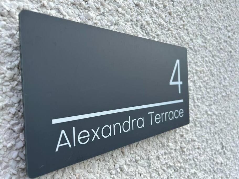 Caernarfon modern townhouse Snowdonia