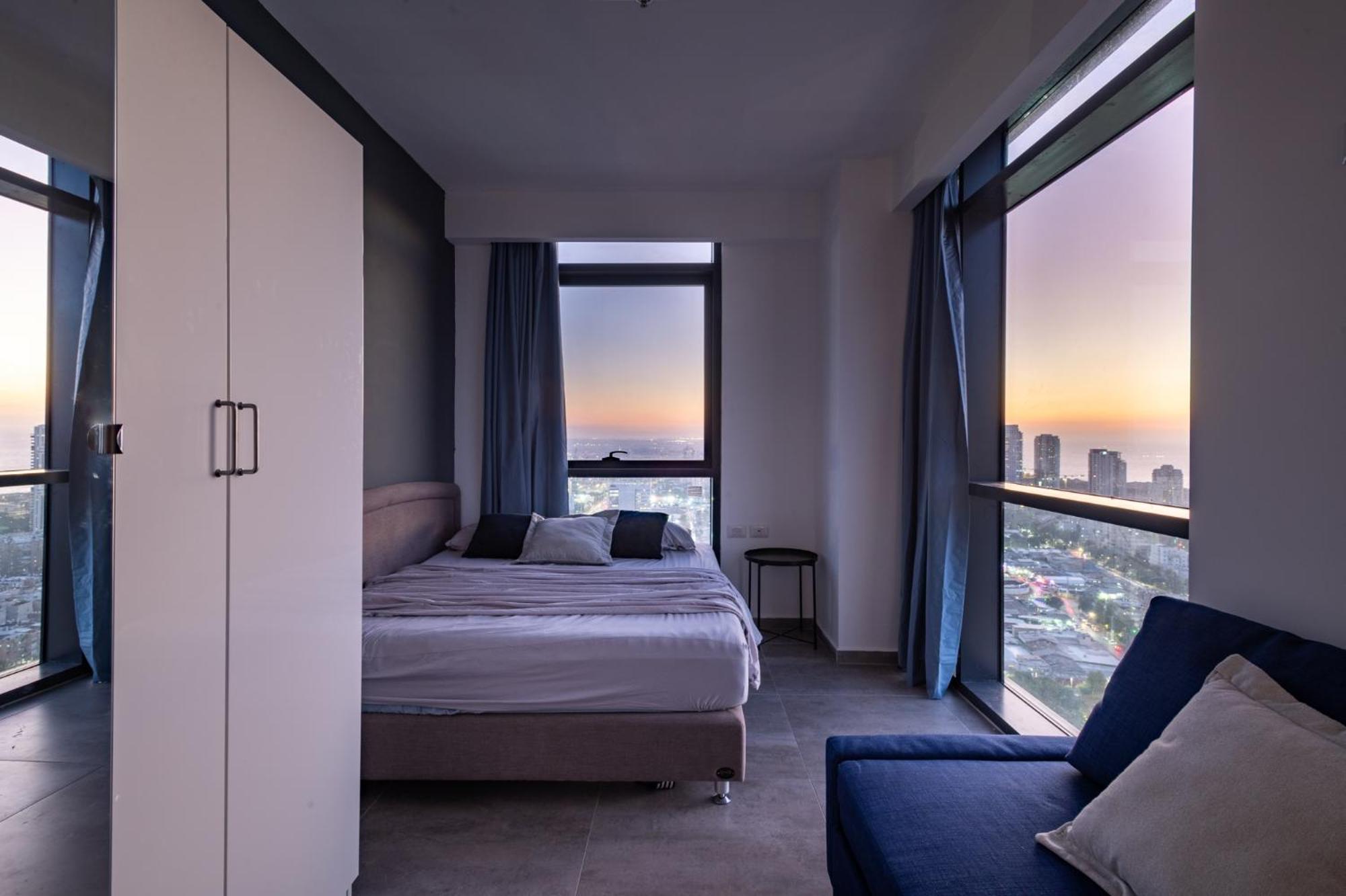 Luxury Two Bedroom Seaview Apt view 2