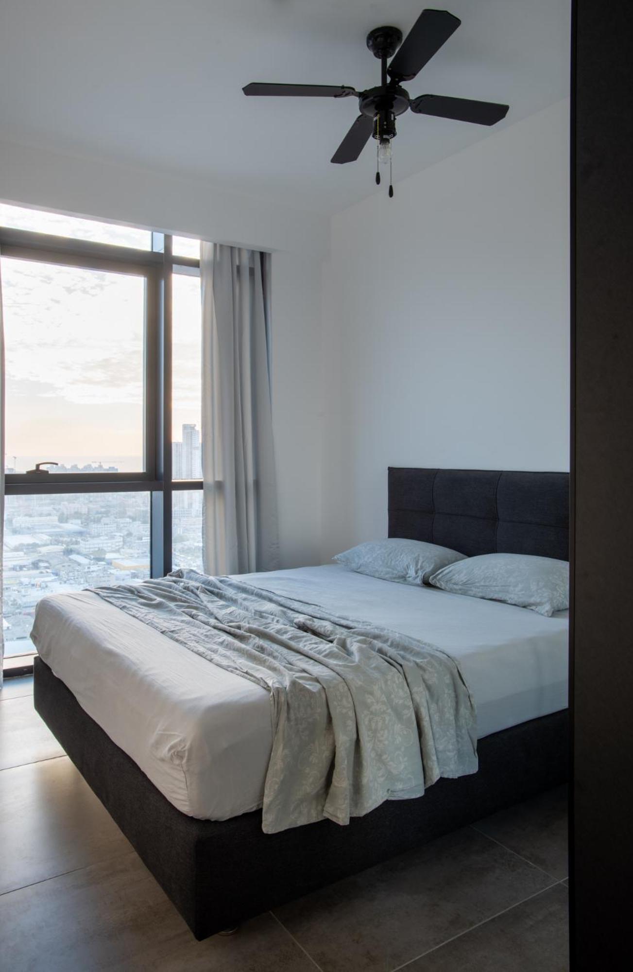 Luxury Two Bedroom Seaview Apt view 5