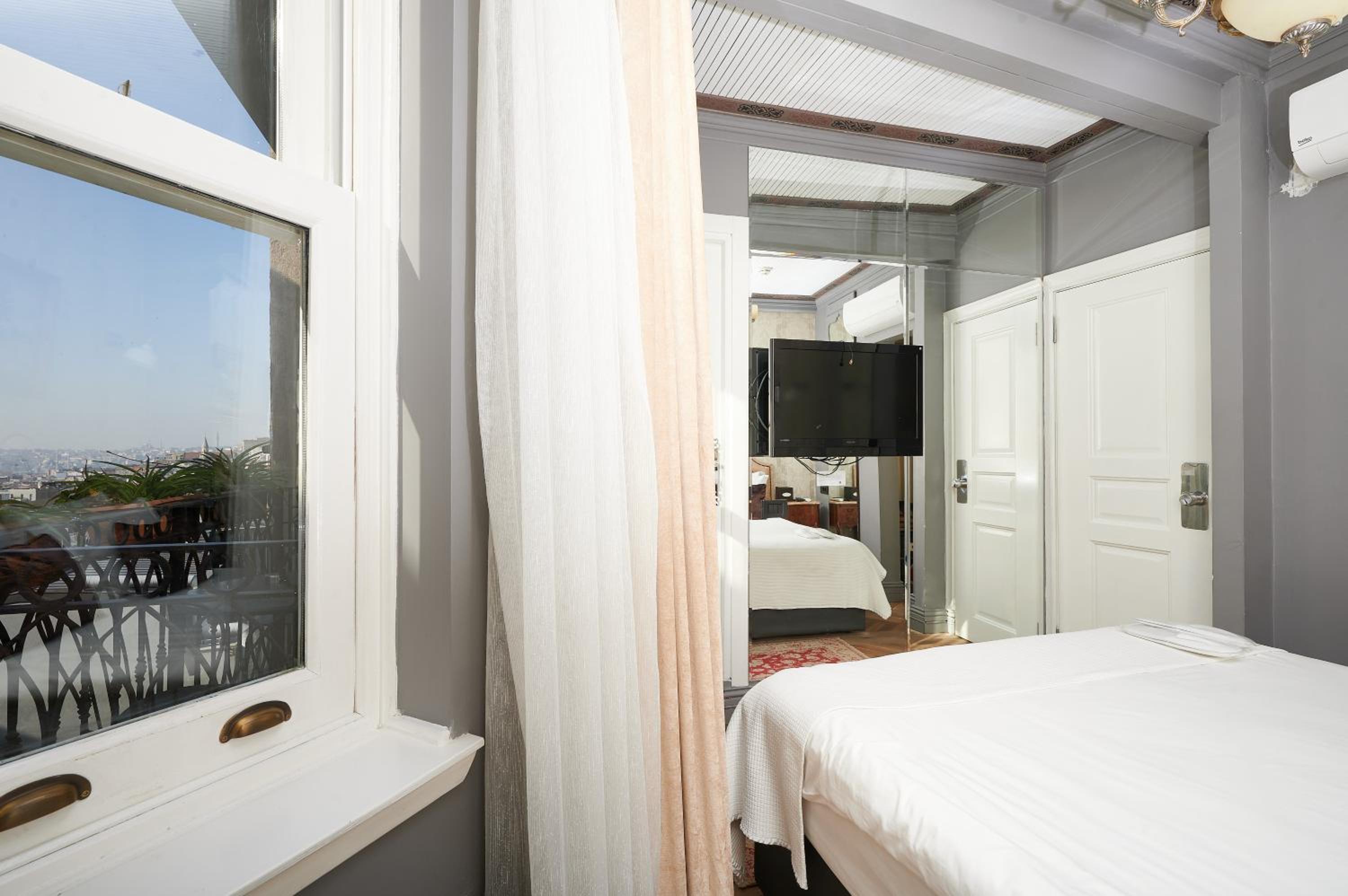 Faik Pasha Otelleri Özel Kategori Beyoğlu İstanbul - Image 78