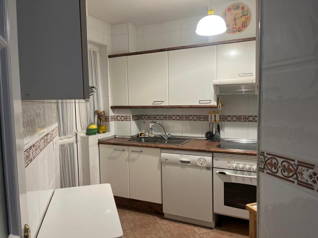 Lyrioshomes Precioso Apartamento Puerto de Estepona