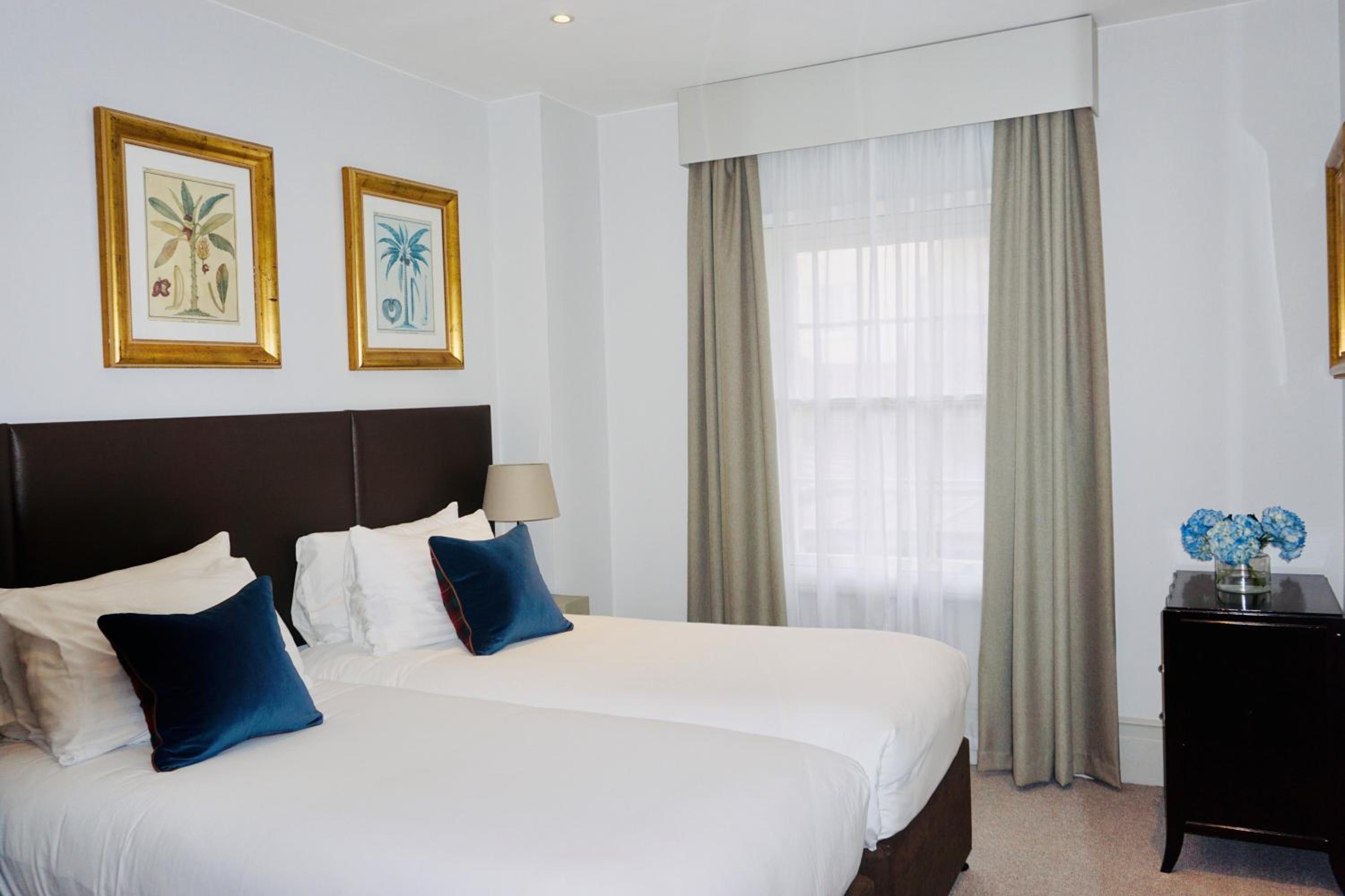 Tophams Hotel 34