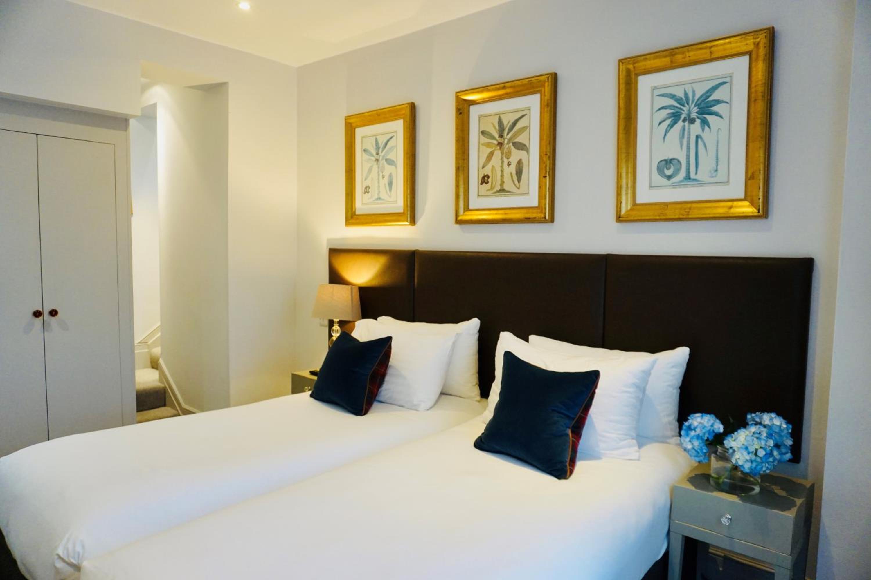 Tophams Hotel 41