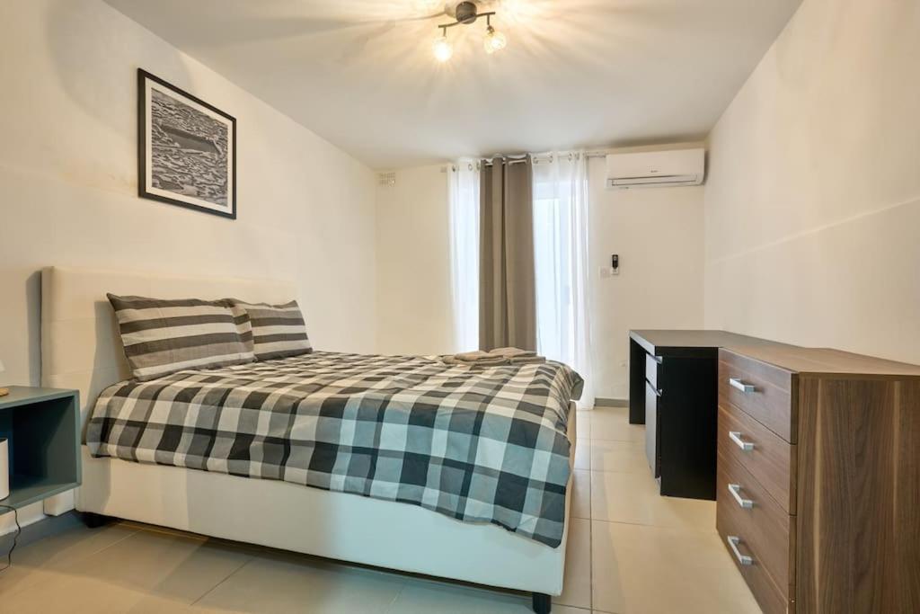 Urban front - Walking distance from paceville and st george bay beach