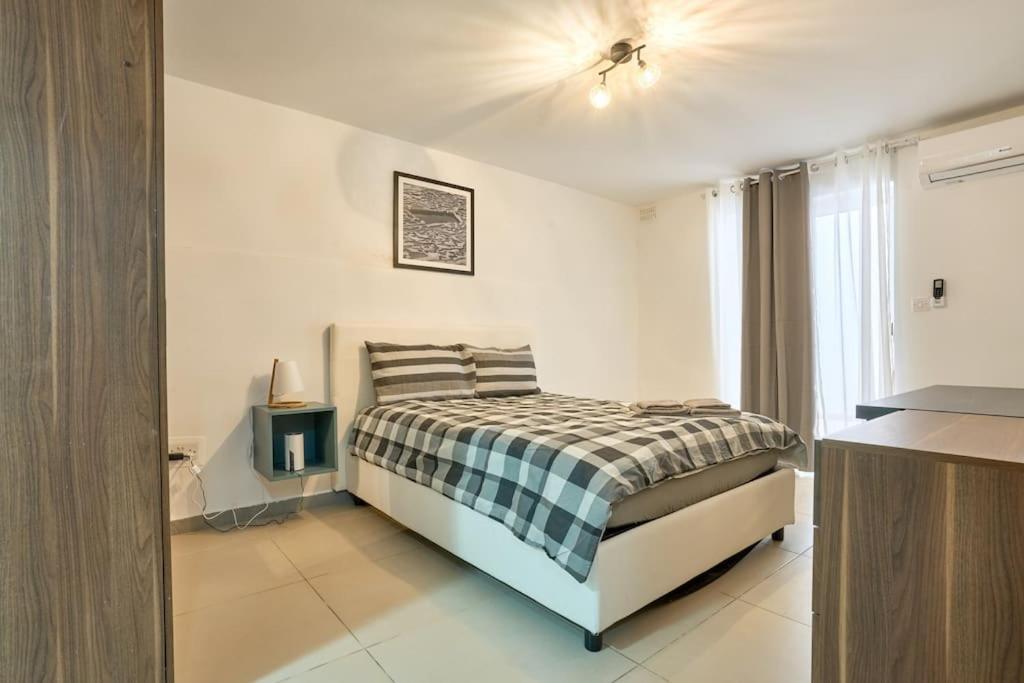 Urban front - Walking distance from paceville and st george bay beach