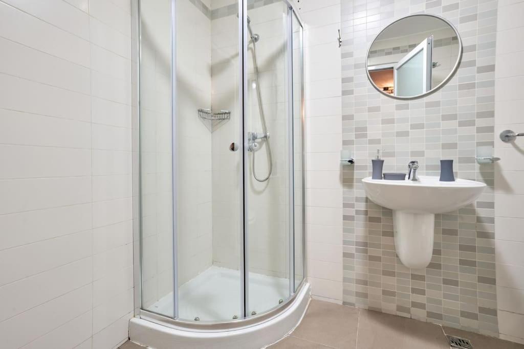 Urban front - Walking distance from paceville and st george bay beach