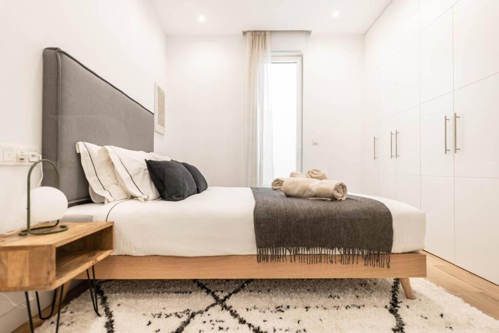 Calm apartment with private patio by REMS