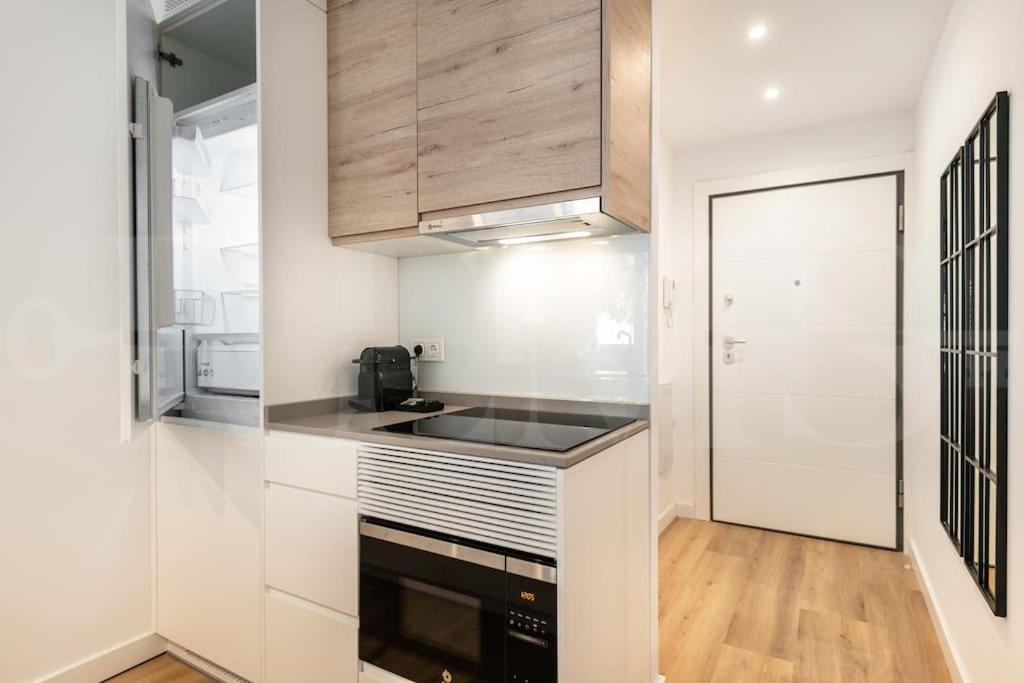 Calm apartment with private patio by REMS
