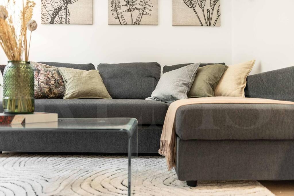 Calm apartment with private patio by REMS